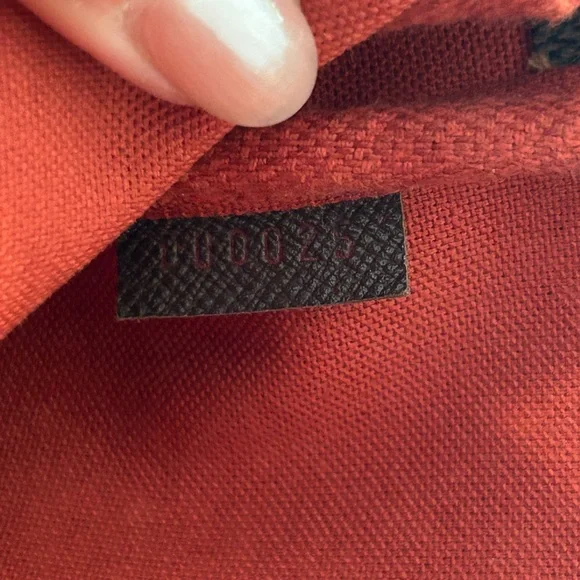 Louis Vuitton Pochette Accessoires - Picture 4 of 13